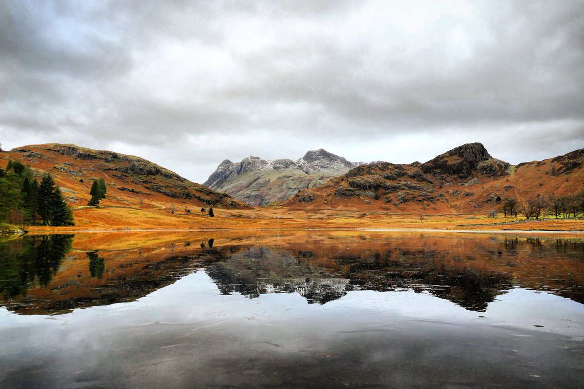 Blea Tarn in the Lake District with a layer of ice below the water. #LakeDistrict #winter #BleaTarn #ice #lake