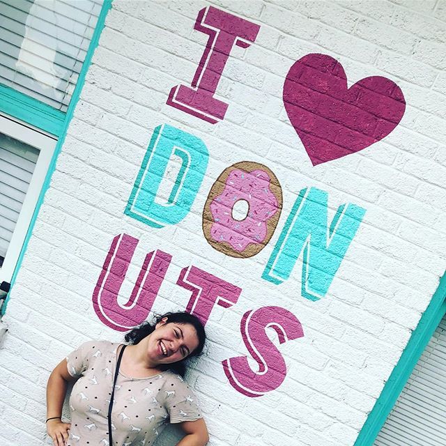 barefootktessa's tweet image. Day 1 of my “diet” and I’ve already eaten a piece of a donut. #help 🍩
.
.
.
.
.
.
.
#donuts #fivedaughtersbakery #nashvilleeats #nashvillefood #tennessee #foodies #barefootkimtessa ift.tt/2LAaMsF