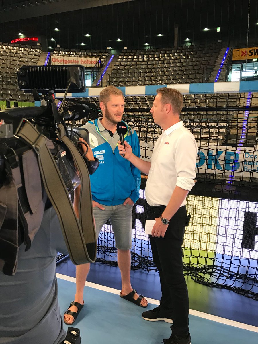 Gerade mit @GoetzM73 gesprochen, jetzt warm machen 💪
#heimspiel #tvbrnl @tvb1898 <a href="/RNLoewen/">Rhein-Neckar Löwen</a> @DKBHBL <a href="/SkySportDE/">Sky Sport</a> <a href="/skyhandball/">Sky Handball</a>