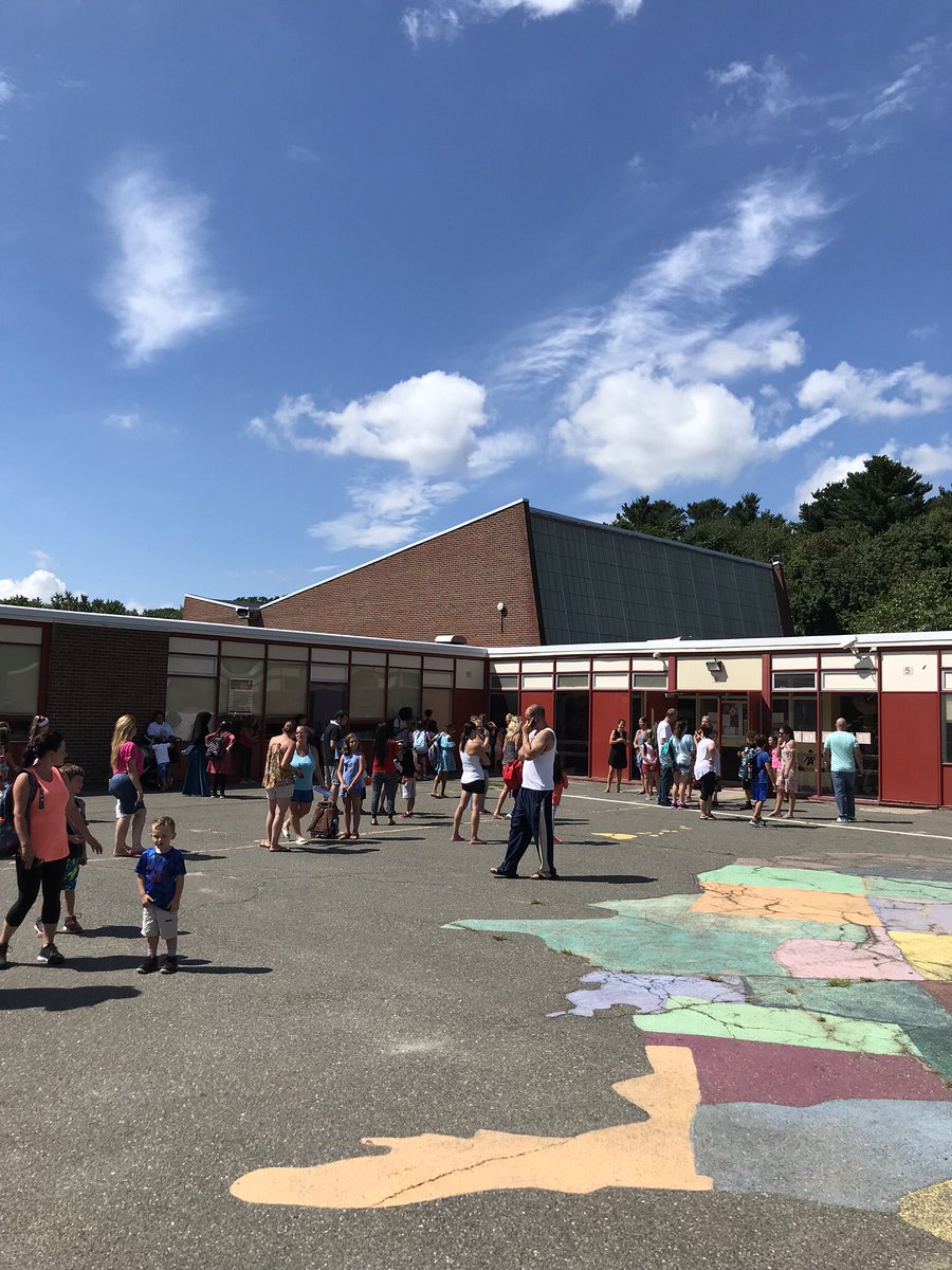 OakSaugus's tweet photo. Week one is done! The energy this year is AWESOME! The Oak is the place to be this year!! #oakrocks https://t.co/cHsBIRvABO