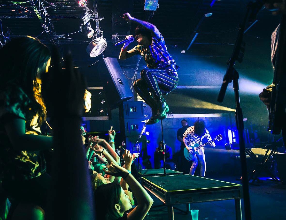 AnuvaPhotos's tweet photo. Crown The Empire @CrownTheEmpire https://t.co/sclAhPD5pL