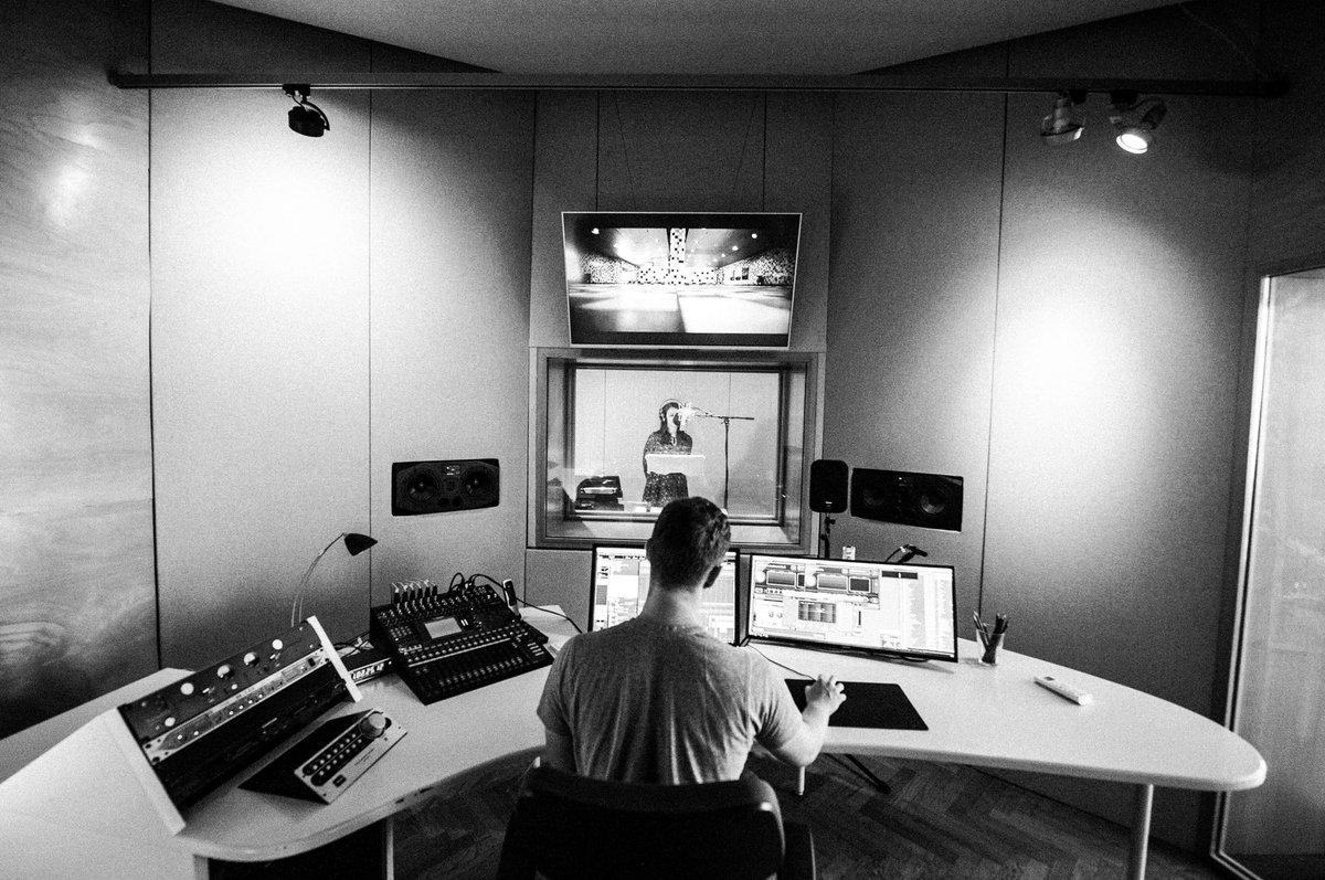blautoene's tweet photo. BLAUTÖNE STUDIOTOUR: STUDIO 1
https://t.co/lwY6AjDsos
#blautoenestudio #blautoenevienna #tonstudiowien #audiopostproduction #audioposproduktion #voiceoverrecording #soundmixing  #filmsound  #sounddesign https://t.co/rAI7BJOSDd