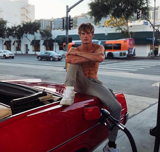 NUT4LARS's tweet photo. trying to look cool while getting gas https://t.co/BtFC555Mj9