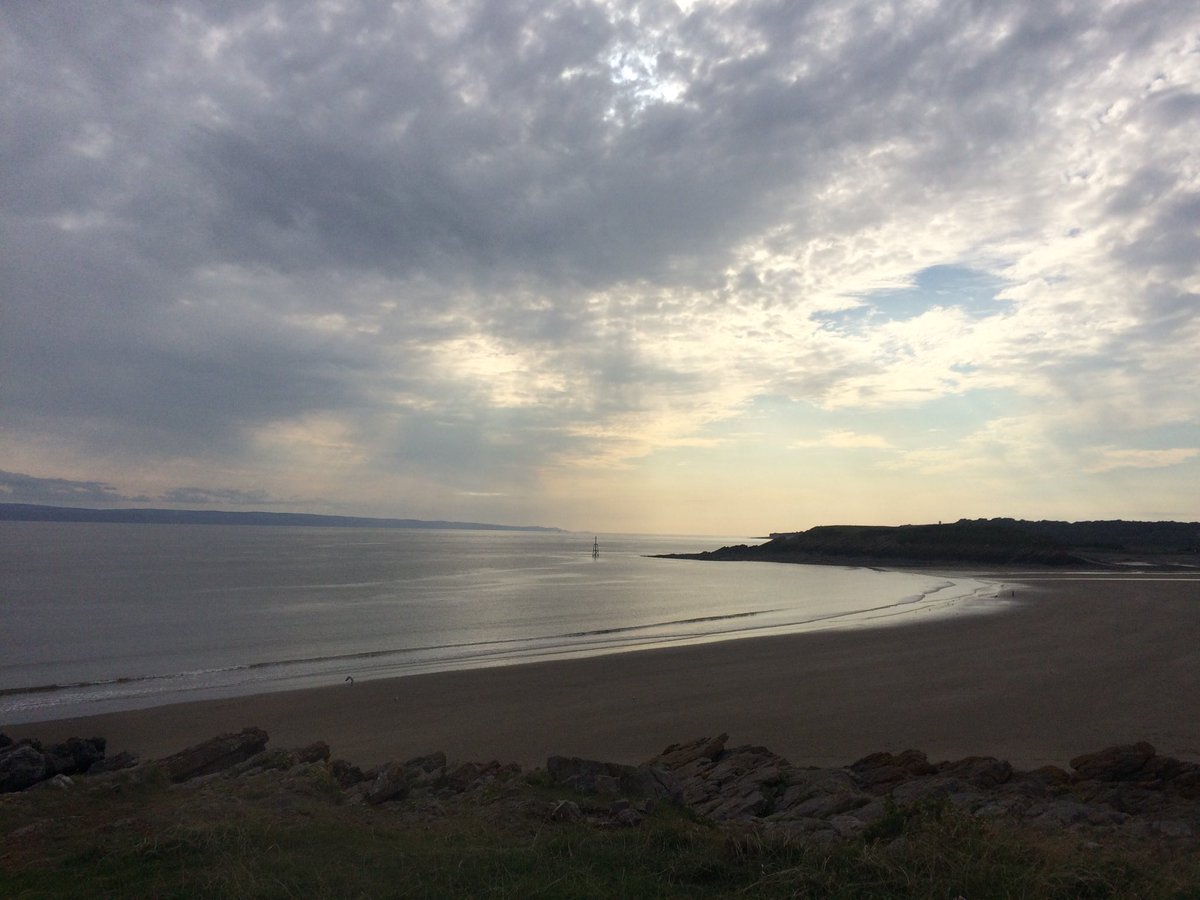 cliffe_ali's tweet photo. Fantastic first day of #ddptraining with the wonderful #janefoulkes followed by a walk along the coast #barryisland #perksoftraining @ddpnetwork https://t.co/vIhvjtdBa4
