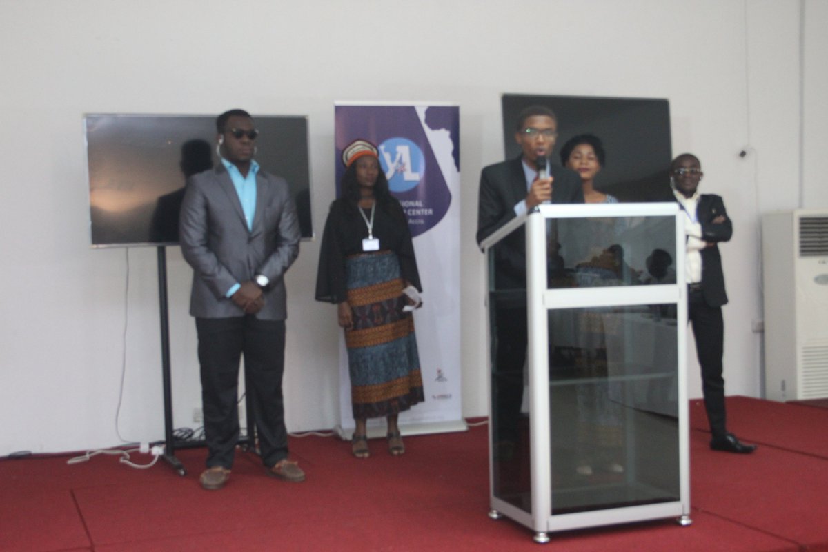 YALIRLCWAAccra's tweet photo. The Sisia Slum Project, according to Team Cameroon, will in the short term, solve priority problems &amp; economic activities. In the medium term, the Team proposes to economically empower community members to gain members' buy in for long term solutions.  #YALIRLCWA #GhanaCohort11 https://t.co/CRl7HrMDNG