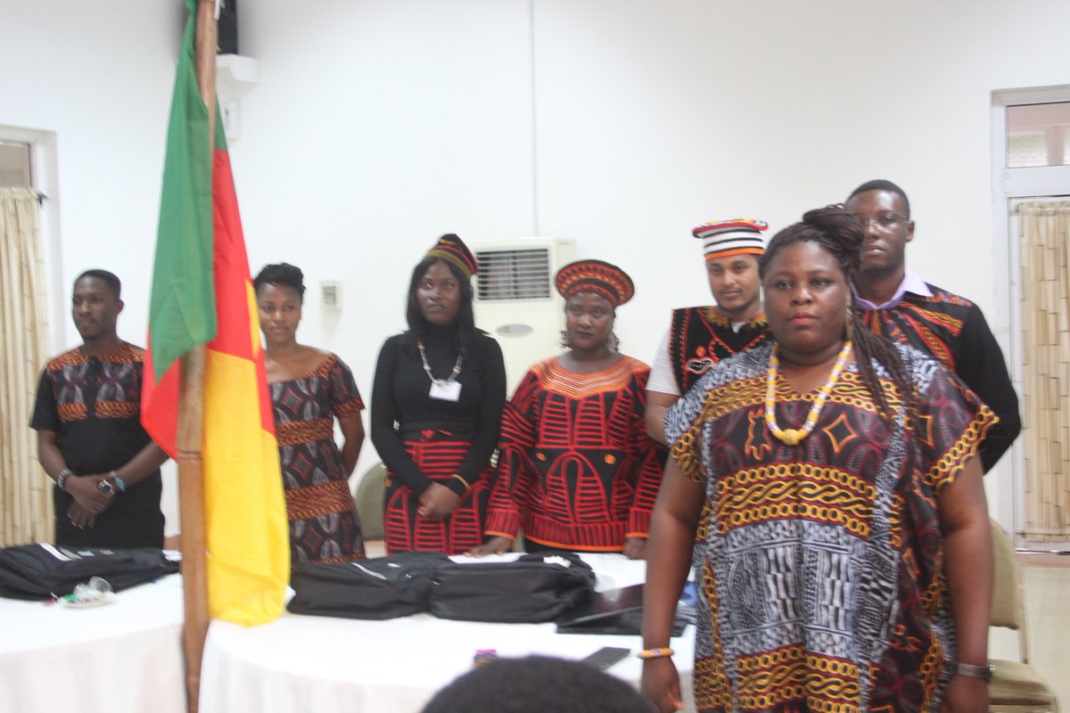 YALIRLCWAAccra's tweet photo. The Sisia Slum Project, according to Team Cameroon, will in the short term, solve priority problems &amp; economic activities. In the medium term, the Team proposes to economically empower community members to gain members' buy in for long term solutions.  #YALIRLCWA #GhanaCohort11 https://t.co/CRl7HrMDNG