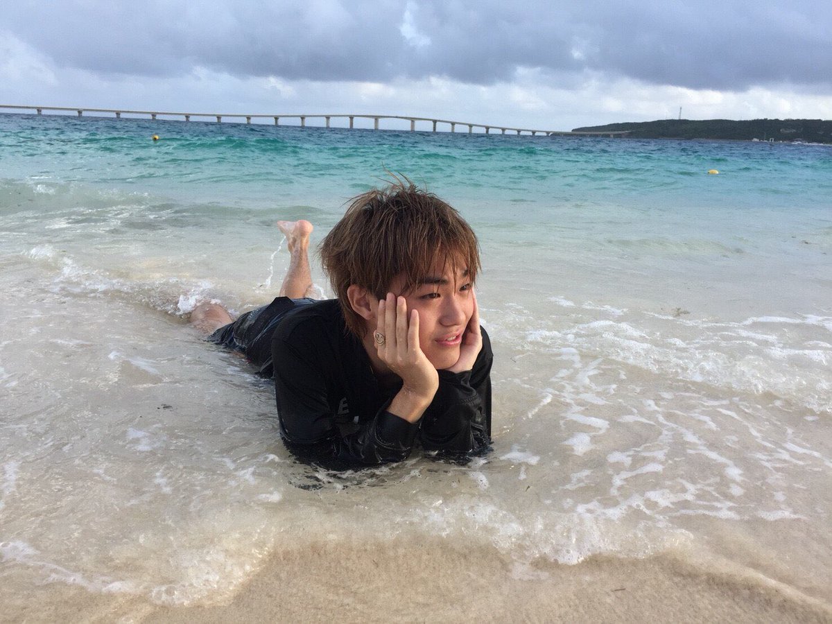 udon_16kun's tweet photo. 加工の力を使ってこの画像を晴天で綺麗な海にしてほしい！！
頼む！！！！！
宮古島行ったのはいいけど曇ってたのだ>< https://t.co/IibetPIm0X