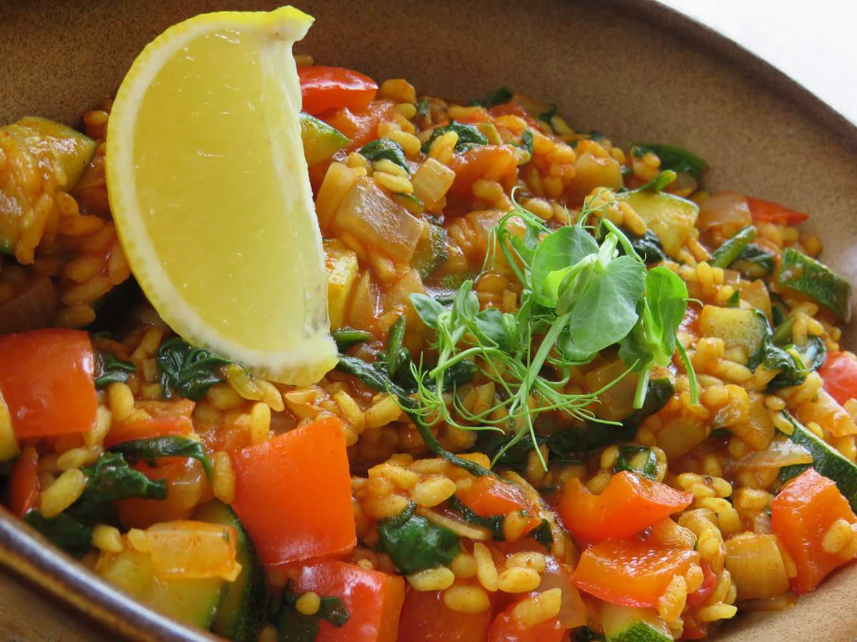 FlavourFirstVeg's tweet image. A taste of summer all year round with a Flavour First Vegetable Paella 'Ready to Cook' kit.

A Saturday night treat or a nutritious family meal.  Order yours now at flavourfirst.com.

#FlavourFirst #FreshnessFirst #ReadytoCook