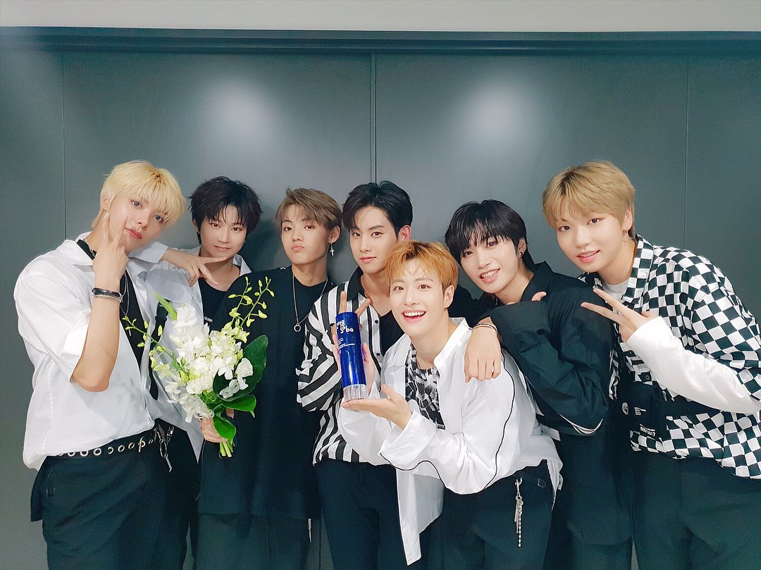 [UNB IG- #NOW_UNB]
2018 Soribada Best K-Pop Awards'da UNB New Hallyu Star ödülü aldı. Her zaman bizimle beraber olan UNMe sayesinde bugün böyle güzel bir yere geldik ve güzel ödüller alabileceğiz!!. Güzel bir gün hazırladığınız için teşekkürler. Sizi seviyoruz UNMe❤.