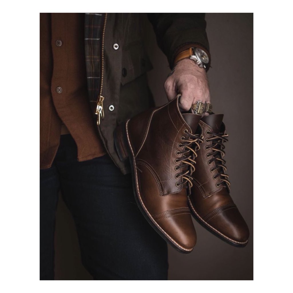 | C A P T O E • B O O T |
#handmadeshoes #leathershoes #leatherbags #leatherwallet #wingtip #suedeboot #captoeboot #leatherboot #ridingjacket #ridingboots #formalshoes #leatherboots #traditionalcrafting #brogues #leathersmithindia
Dm or whatsapp on the number given in the bio