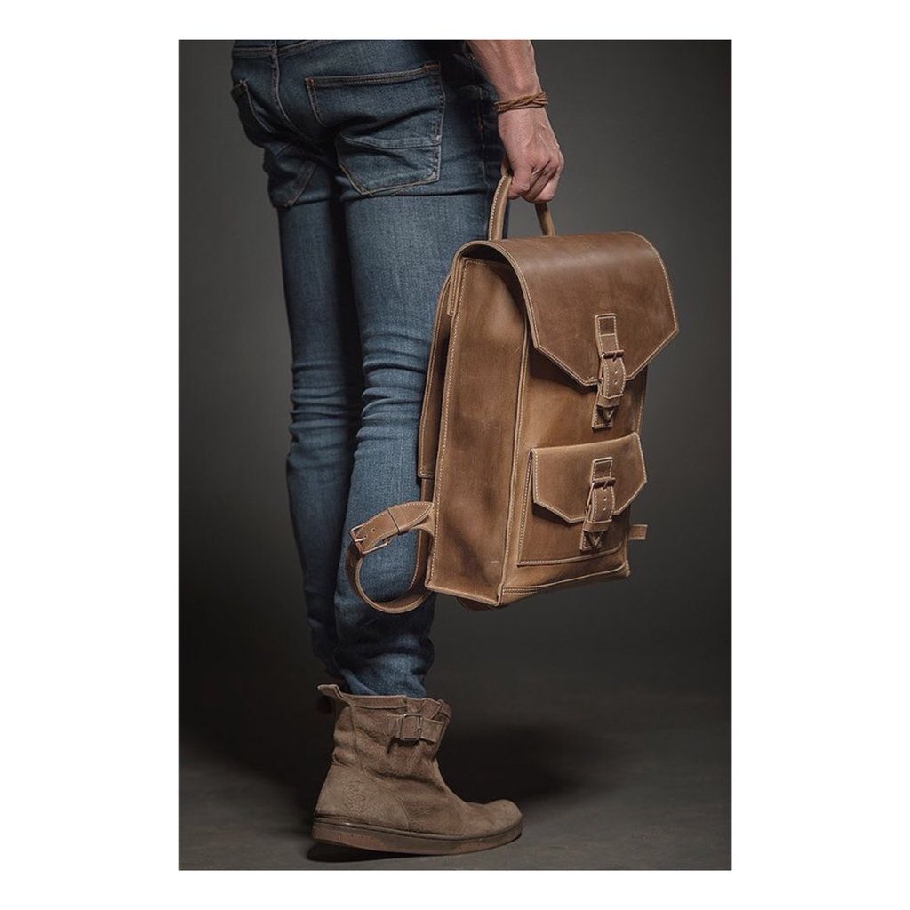 | B A C K • P A C K|
#handmadebag #leatherbackpack #leatherbags #leatherwallet #leathershoes #handcrafted #leatherjacket #ridingjacket #traditionalcrafting #brogue #wellstitched #ridingboots #formalshoes #backpack #leathersmithindia
Dm or whatsapp on the number given in the bio.