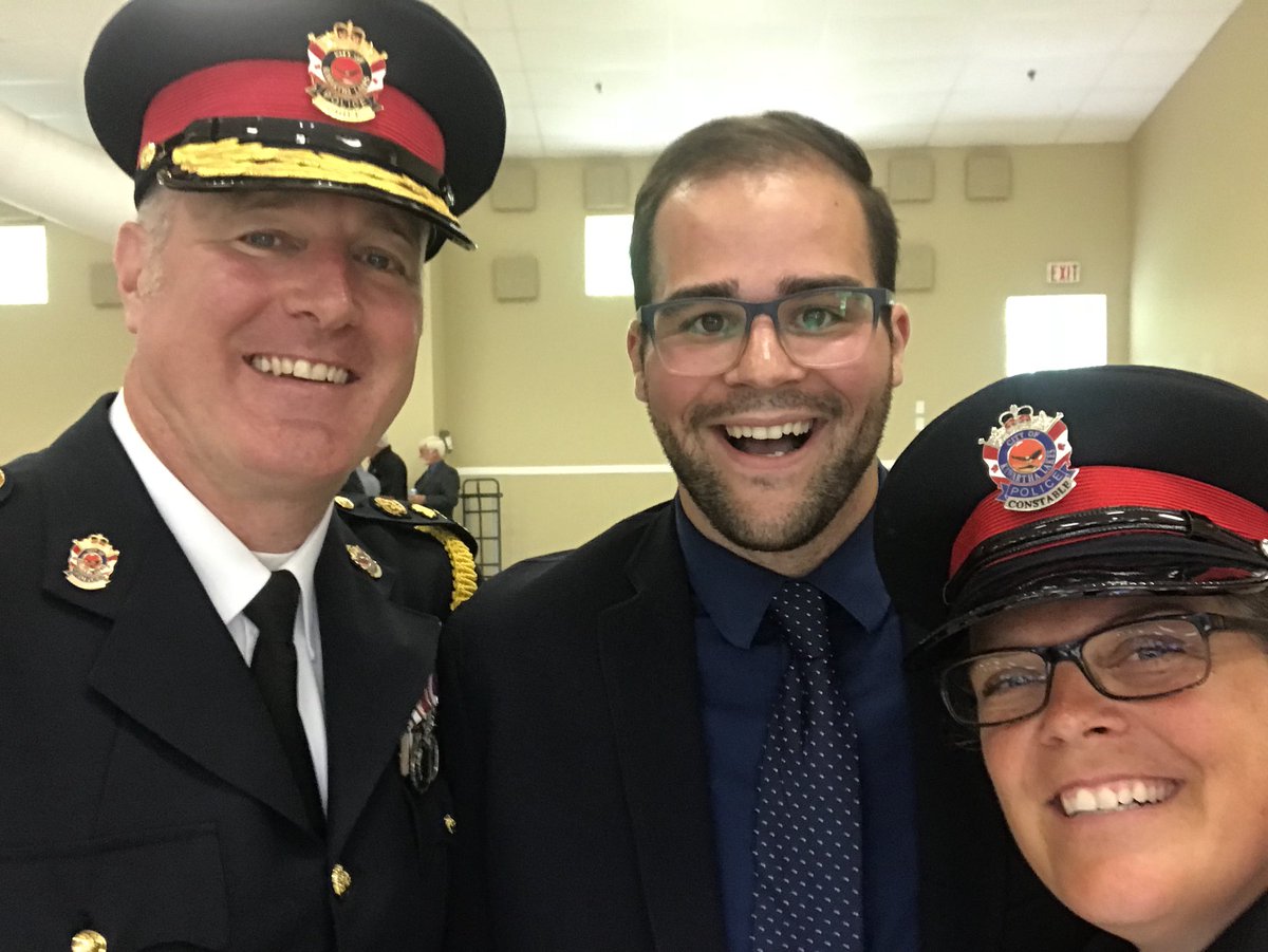 DylanRobichaud's tweet photo. Can this be claimed as the first official selfie with the new @klpsmedia Chief @KLPMitchell and @KLPSCSO ? #lindsay #kawarthalakes #police #welcomechief https://t.co/YaU1lGC6D4