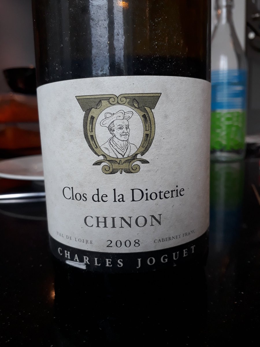 retroolfaction's tweet photo. Tanins fondus, velouté en bouche 👍 très beau chinon #vivelecabernetfranc #chinon #loire https://t.co/RXfCeqzaN4