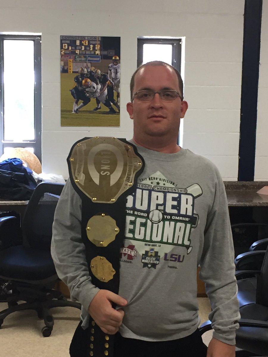 davidfolse's tweet photo. OH MY GOD.... @Covingtoncrazie has a turnover belt. And guess who got to wear it first? @Louisiana5A @STPSBSupt https://t.co/MFWUzEpidF