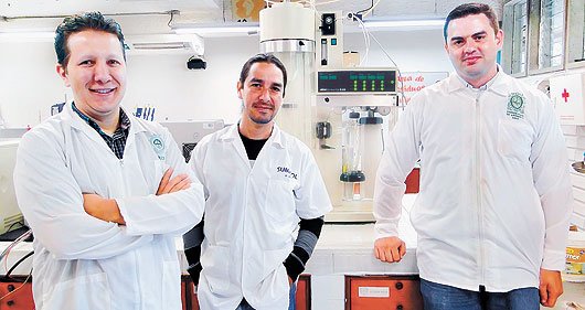 UdeA's tweet photo. 😱¡Qué tesos! 👉 La Oficina de Patentes y Marcas de Estados Unidos @uspto, otorgó a nuestra #UdeA dos patentes para la tecnología de minerales microencapsulados y el proceso de elaboración de nanopartículas, ambas desarrolladas en conjunto con Nexentia, empresa de Corona.
(Hilo) https://t.co/si4RrBXa4q