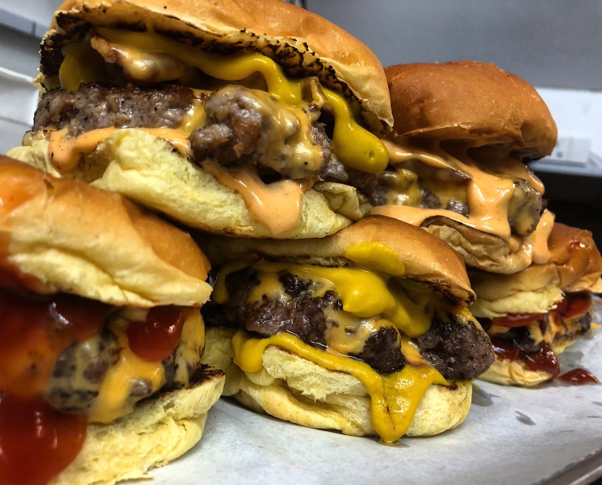 meatstop_'s tweet photo. Right, we’re all nearly there...

@Deliveroo @JustEatUK  🍔💨💨 https://t.co/66G75OE5YJ