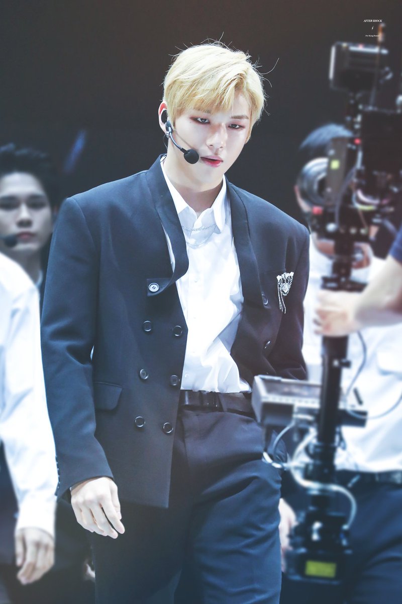 aftershock1210's tweet photo. 180830 소리바다어워즈💕
#Wannaone #워너원 #강다니엘 

개멋있다..진짜... 쩔어🙊👍 https://t.co/BLLio4spIO