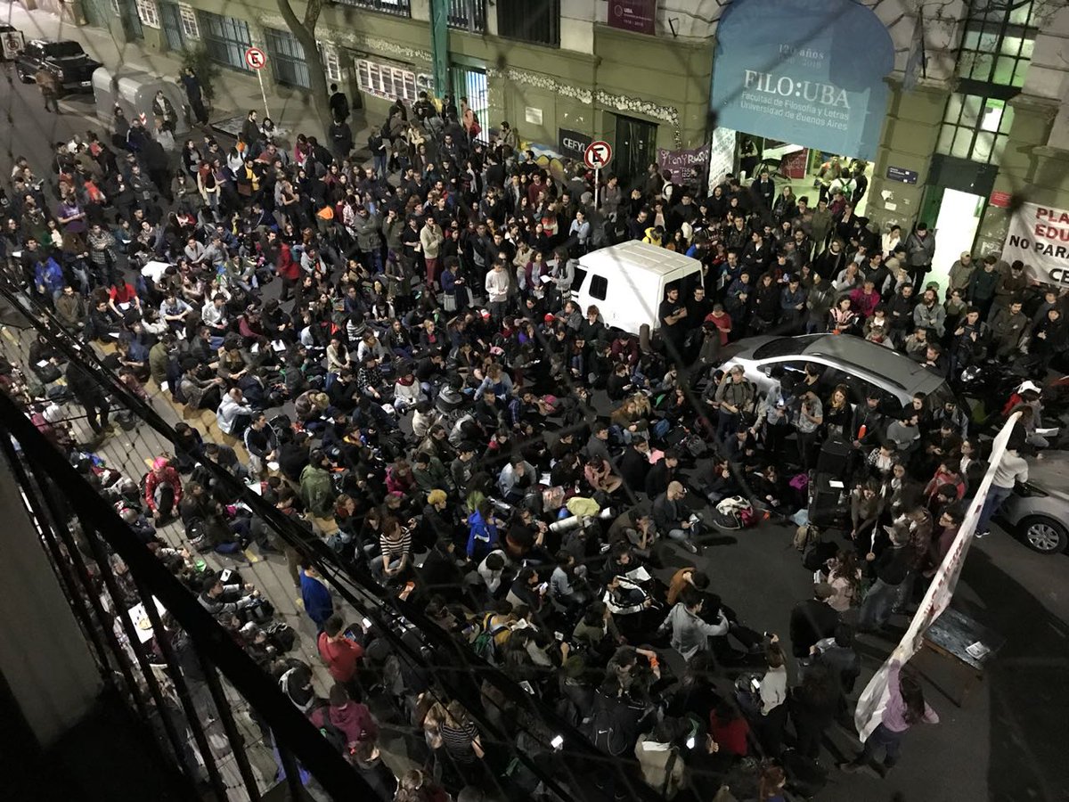 MartinOgando's tweet photo. Macri hunde al país en una nueva catástrofe económica y social. Nosotres vamos a estar en las calles de todo el país defendiendo a la universidad pública y diciéndole basta al programa neoliberal. Desde la calle vamos a construir una alternativa. https://t.co/3HQymqrxjd