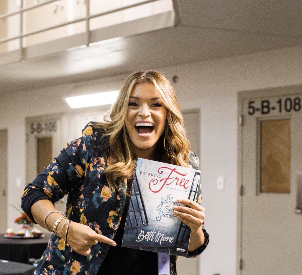 biancaolthoff's tweet photo. Words change lives. Changed lives use words to change others.

So incredibly grateful for @louiegiglio + @BethMooreLPM!  Their generosity and love towards those who are incarcerated will have an eternal and lasting impact! https://t.co/fqmQ7dYCDS