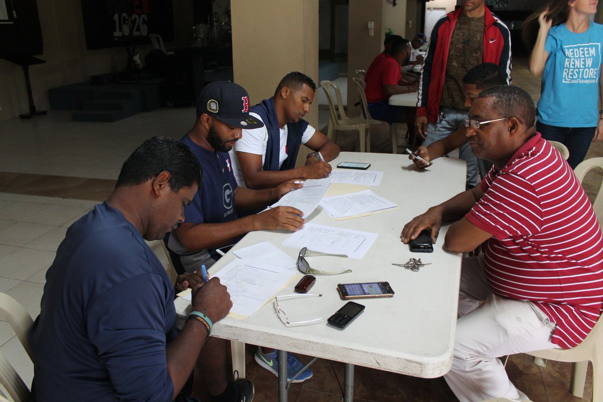 This morning we started the registration for the new semester fall 2018, in the GO Ministries Central Christian Church

We will continue this afternoon and all day tomorrow.
#GOsportsDR #GObaseballDR #GObaloncestoDR #GOfutbolDR