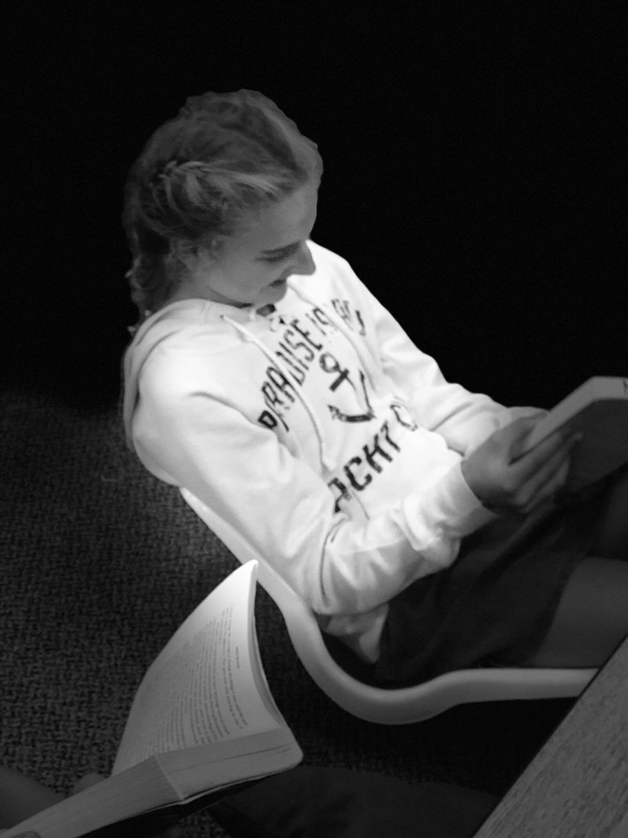 GroehlerEnglish's tweet photo. The way we start every day! #buriedinabook #allinadaysELA #showmethebooks #bmsbears #playingwithiphoneeffects #2ndaryela #buildingstamina #block3 https://t.co/sqkOMaBf1V