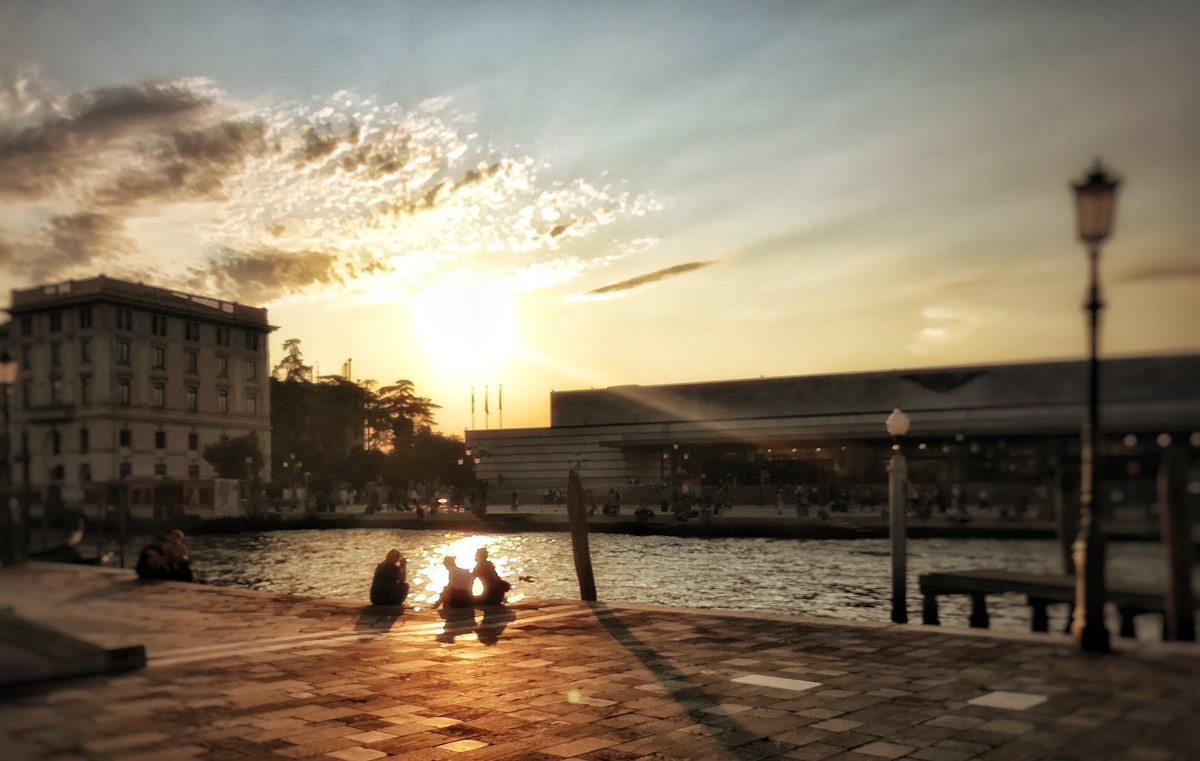Vi aspettiamo domani, buona serata! 🤗
#Venice #SunsetTrip #travel #venezia #buonaserata <a href="/IveserVenezia/">Iveser Venezia</a> <a href="/veneziadavivere/">veneziadavivere</a>