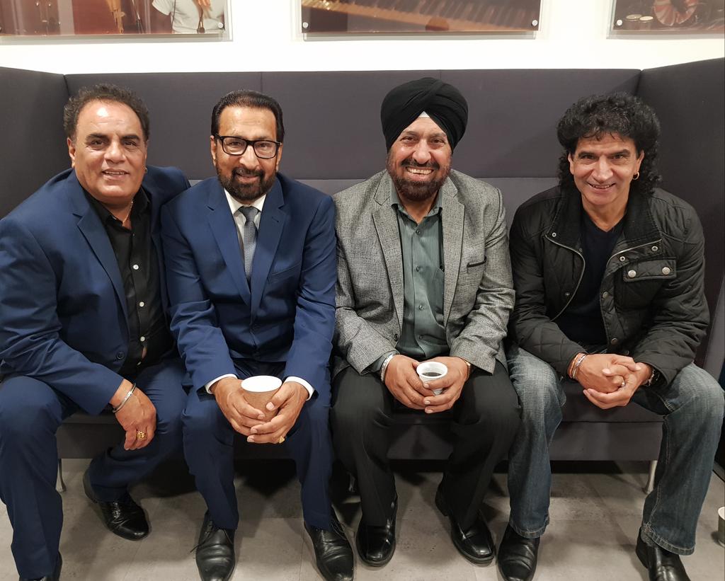 Look who I found!!!!
#PumpUpTheBhangra 
#AfterParty 
#Legends 
<a href="/bbcasiannetwork/">BBC Asian Network</a> 
<a href="/HeeraBand/">Great heera band Vasundhara 9717564864</a> 
#ApnaSangeet 
Starts in 20mins!