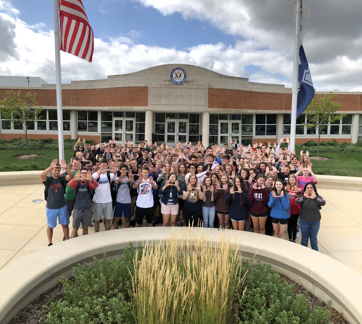 KnightsofPHS's tweet photo. The @KnightsofPHS KLC Tutors are trained and eager to help. See everyone beginning Tuesday. #WatchUsRise https://t.co/xRILY1E7MD
