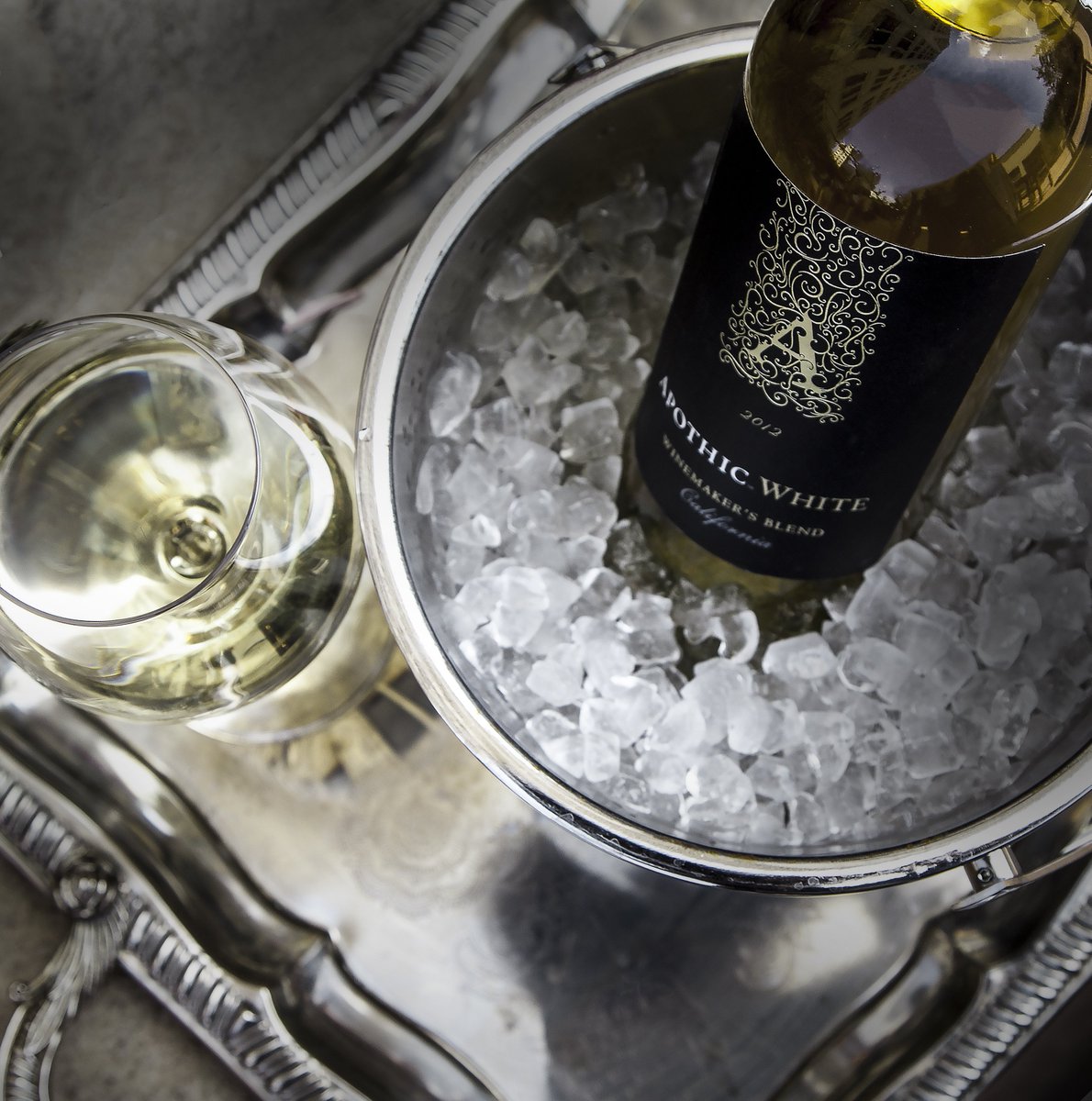 ApothicWine's tweet image. Enjoy the last moments of summer with a wine that explores the lighter side of dark. #Apothic