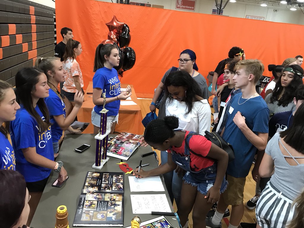 Great to see all the new faces that stopped by our booth today! We hope to see you all at the first meeting, Wednesday, Sep. 11. Don't forget to follow our Twitter &amp; sign up for our remind by texting <a href="/gcalabr/">Giovanni Calabrò</a> to 81010 so you can stay updated! :)