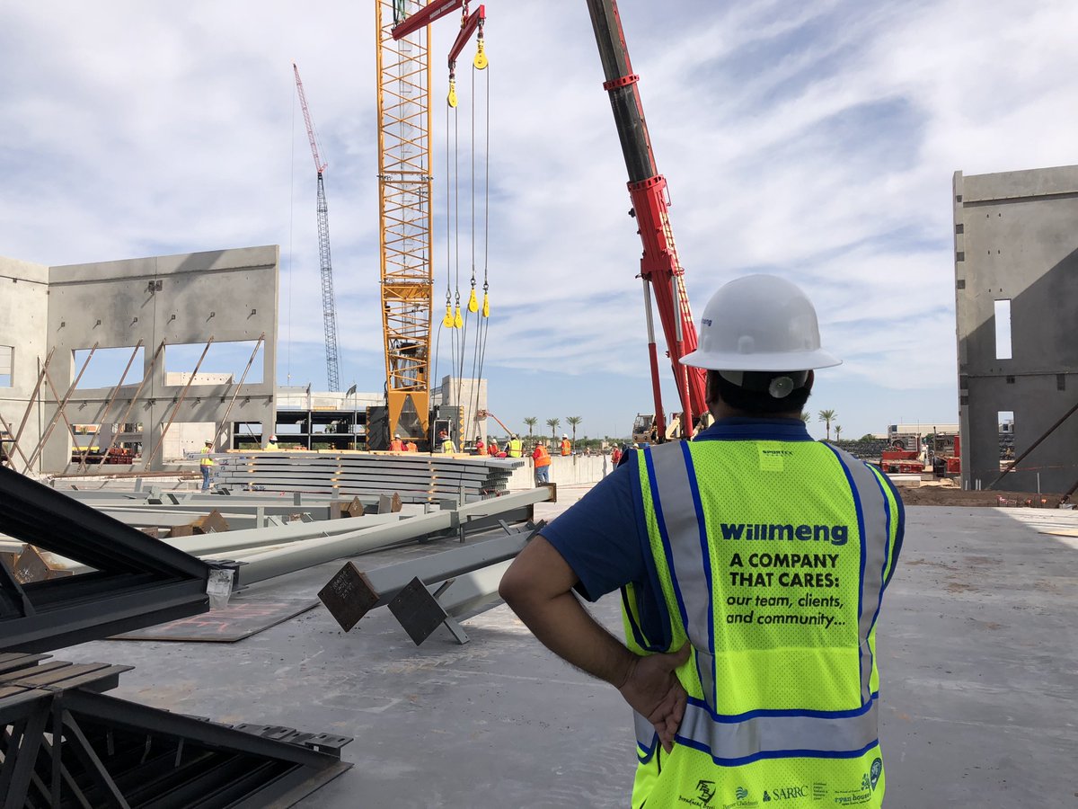BuildWillmeng's tweet photo. Sometimes loads are too heavy so you have to bring in another crane to help. These "critical lifts" can be somewhat risky if not planned correctly. This one went off without a hitch because of the diligence displayed by @Suntecconcrete and the Willmeng staff at #ProjectFlight https://t.co/TgMKIPrzUb