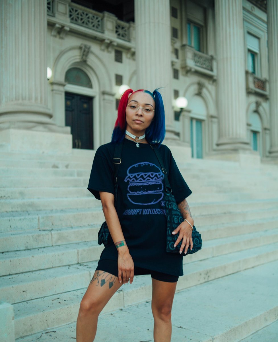 KoruptKSK's tweet photo. Bite The Burger Not The Style. #koruptkollection #ksk #dallastx #dallas #dfw #womensfashion https://t.co/V0RVickreP