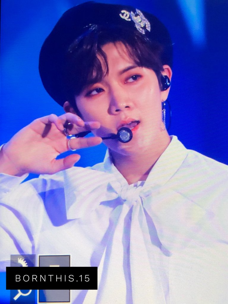 Bornthis15's tweet photo. 🐰 2018.8.30 소���바다어워즈 

#렌 #민기 #최민기 #뉴이스트W #REN https://t.co/gUxlATsRXx