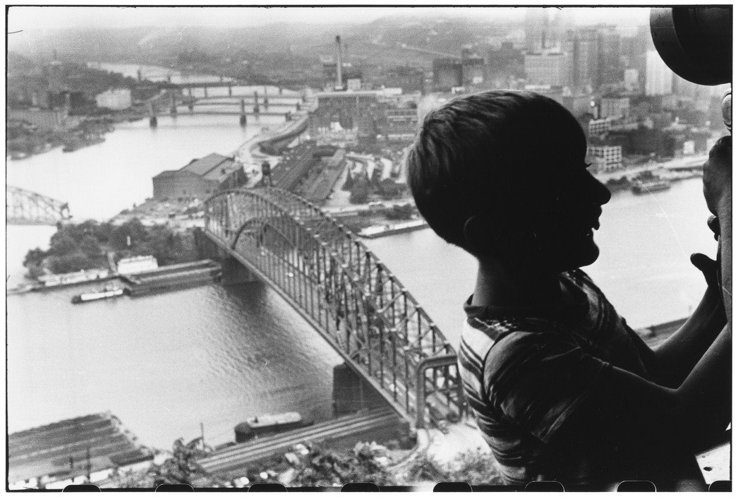 ICPhotog's tweet photo. In 1950, a young Elliott Erwitt set out to capture Pittsburgh’s transformation from industrial city to modern metropolis. Check out "Elliott Erwitt: Pittsburgh 1950" at the #ICPMuseum through September 2. https://t.co/o1wLm1m1Ij (@MagnumPhotos) https://t.co/yGYGlwbIbM