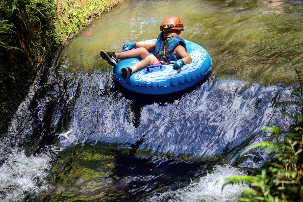 “Fortes Fortuna Adiuvat” means Fortune Favors the Bold😎💪🏽✨🏞❤️🤙🏾🤙🏾 #tubingkauai #kauaitubing #kauai #lethawaiihappen #tubing #fortesfortunaadiuvat #fortunefavorsthebold