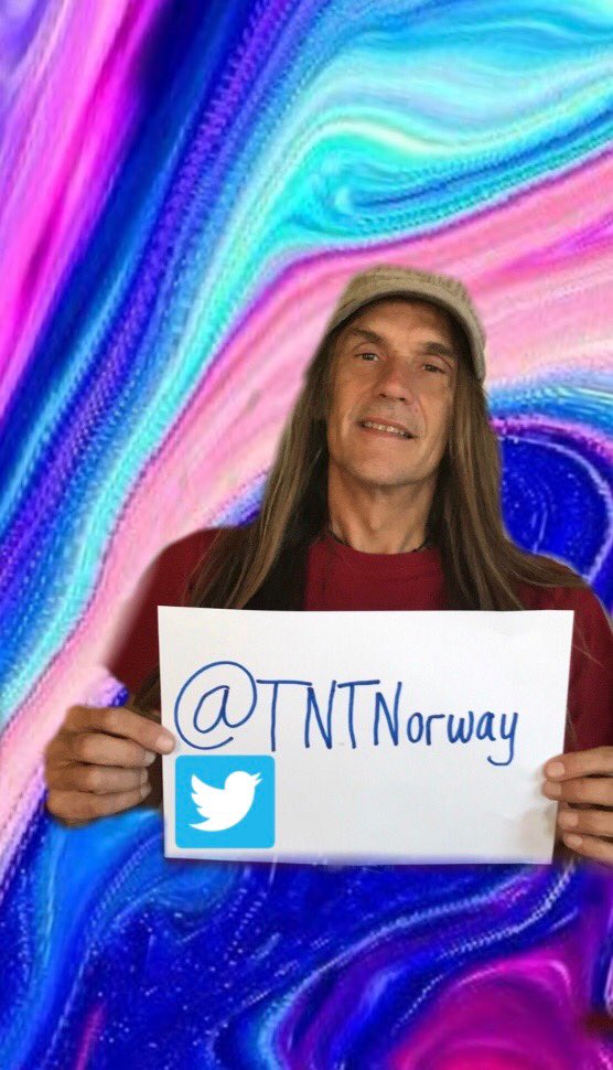 When you have Norway’s biggest artist playing the guitar, you need an artistic picture as well. Do as Ronni does, and follow us on Twitter #tntnorway #ronniletekro #heavymetal <a href="/ZakkWyldeBLS/">Zakk Wylde</a> <a href="/deesnider/">Dee Snider🇺🇸🎤</a> <a href="/FrontiersMusic1/">Frontiers Music srl</a>