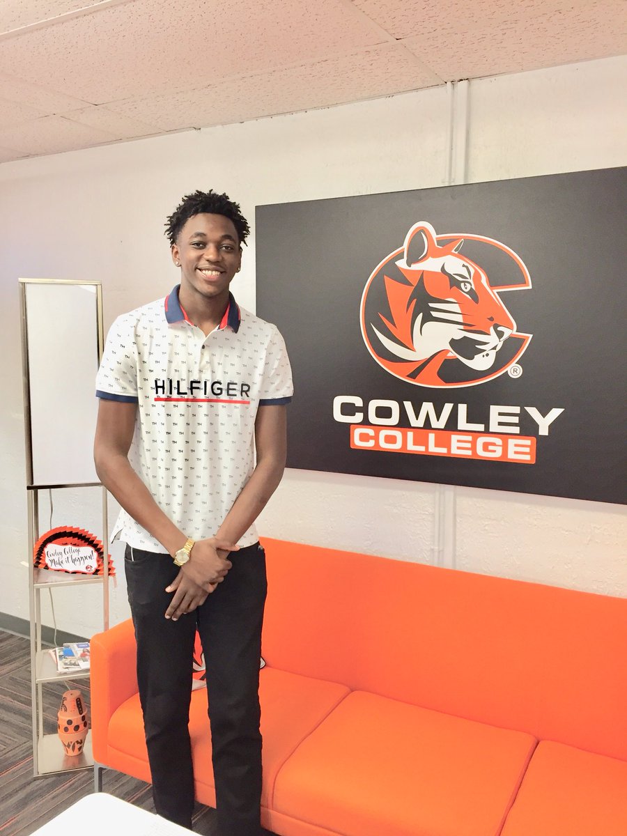 ProphetessMwaka's tweet photo. Super proud of our 2ndborn sonTrey for being awarded a basketball scholarship to play at CowleyCollege! Son we applaud u 🙌🏾🙌🏾👏🏾👏🏾u have worked so hard, u never gave up &amp; kept declaring u will get a scholarship! NBA ⛹🏾‍♂️🏀🥇💰💰here he comes!! https://t.co/nvWaCFIel7