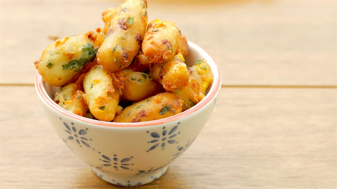 ChefDevelopment's tweet image. “Beignets”, “fritters”, “deep fried crispy bites of heaven”! 

These #crispy delights should come with a warning! 

Because once you have one of these little deep fried #choux balls, you will not be able to stop!

You have been warned!

youtu.be/uzDBDQzeIUE

#foodporn #recipe