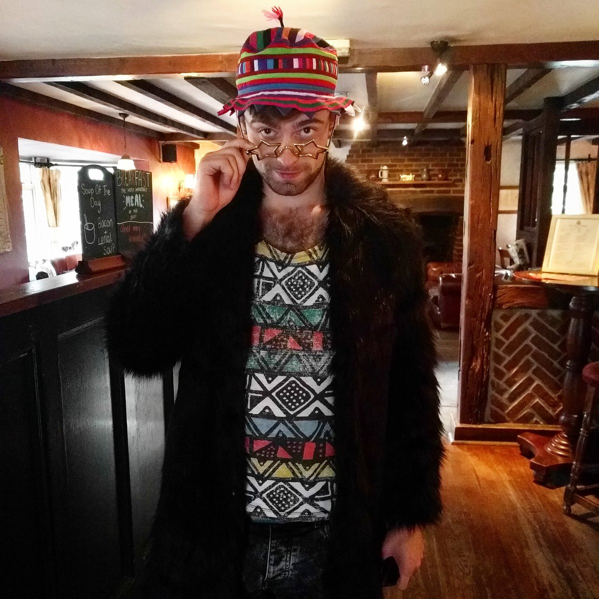 #quizmastertom is ready for tonight's pub quiz, are you?! Book your table now before they all go! #quiznight #quiz #friendswhoplaytogetherstaytogether