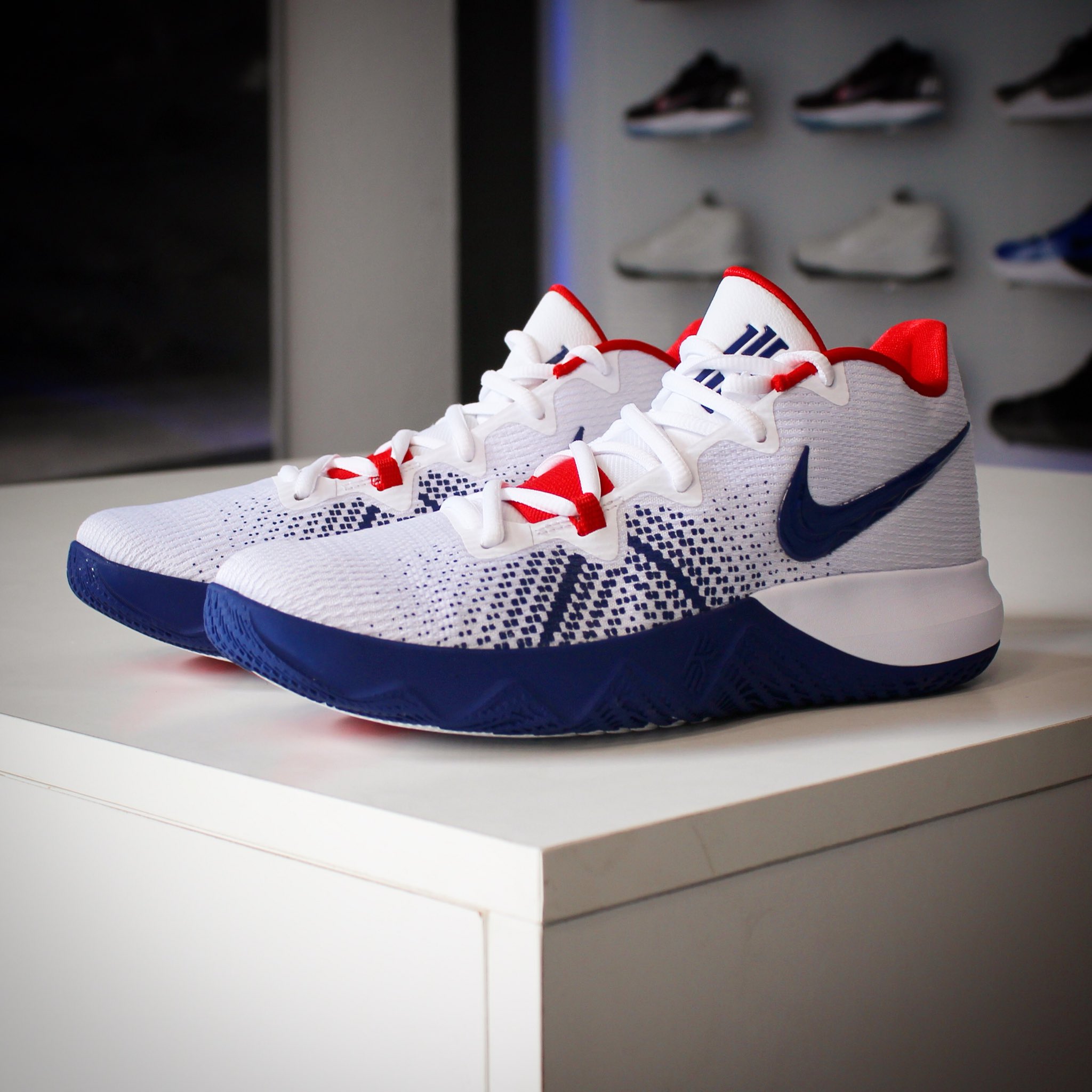 Nike kyrie flytrap white red blue hot sale