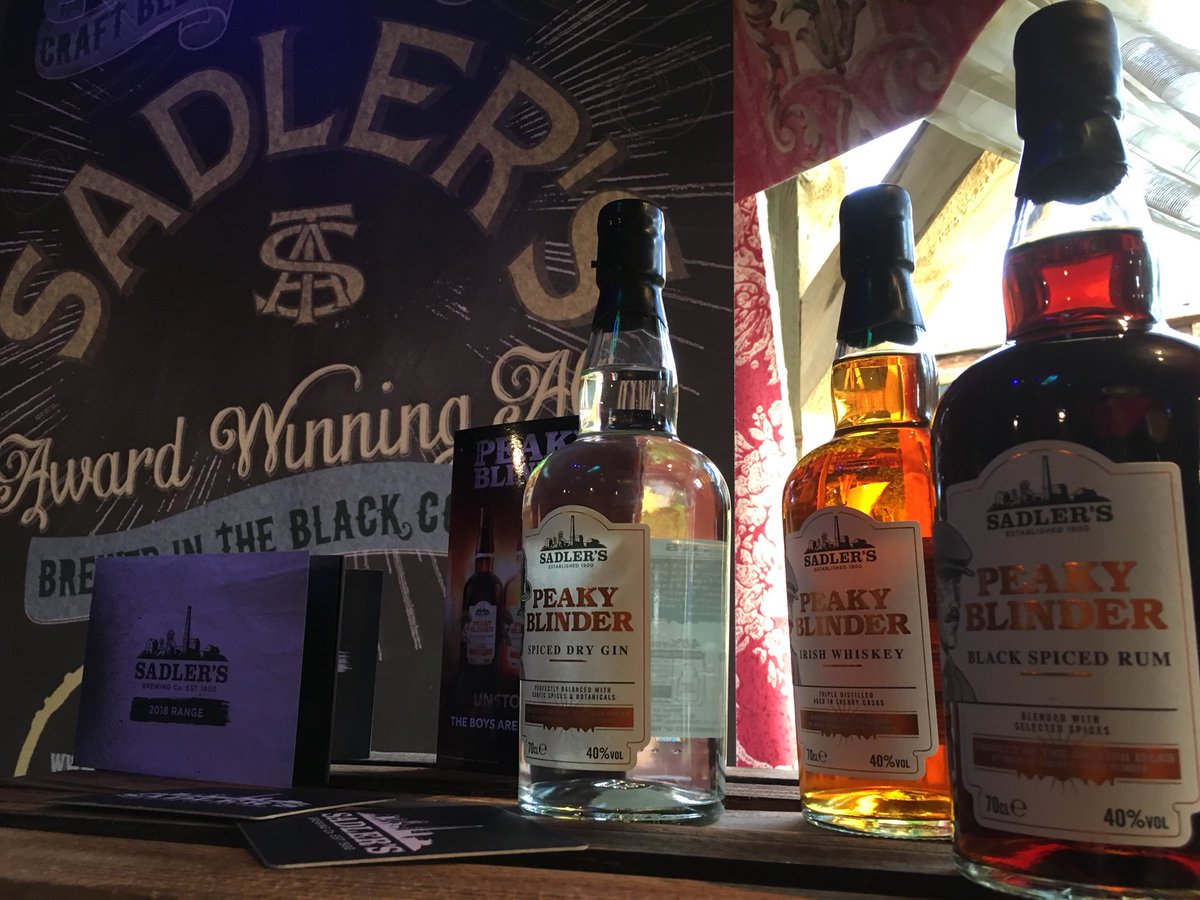 clamb1989's tweet photo. Meet the brewer, Serving up ales and  spirits at The Gardeners Arms Droitwich @supersalesagent @brewrepsadler @sadlersales https://t.co/G3qzmk2SnM