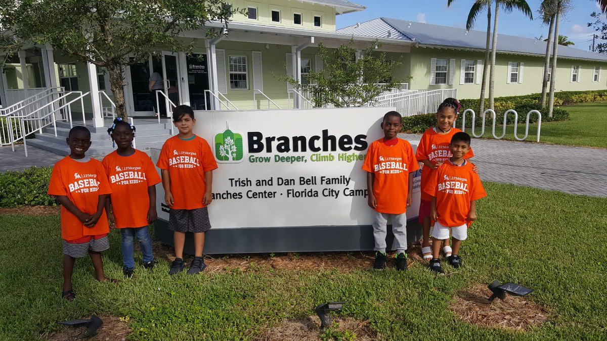 BranchesFL's tweet image. Our kids have had such a wonderful time attending Marlins games thanks to the Baseball for Kids program. THANK YOU @Marlins and @jpmorgan Chase for this incredible opportunity. #BaseballForKids #Baseball #Afterschoolfun #Fieldtrip #marlins #marlinspark #letsgofish