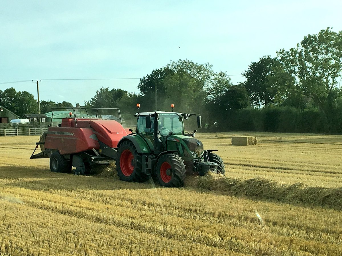 And that tweet peeps is the last of the straw baled for 2018 #springbarley  #clubhectare