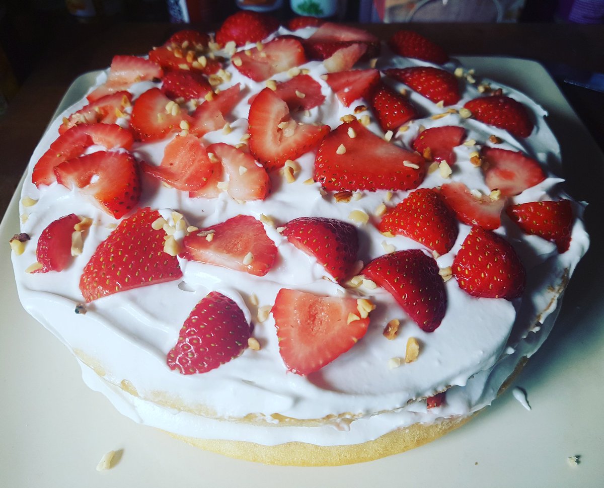 Cake for my husband's birthday..it is  so good 😋💚 #vegan #vegancake