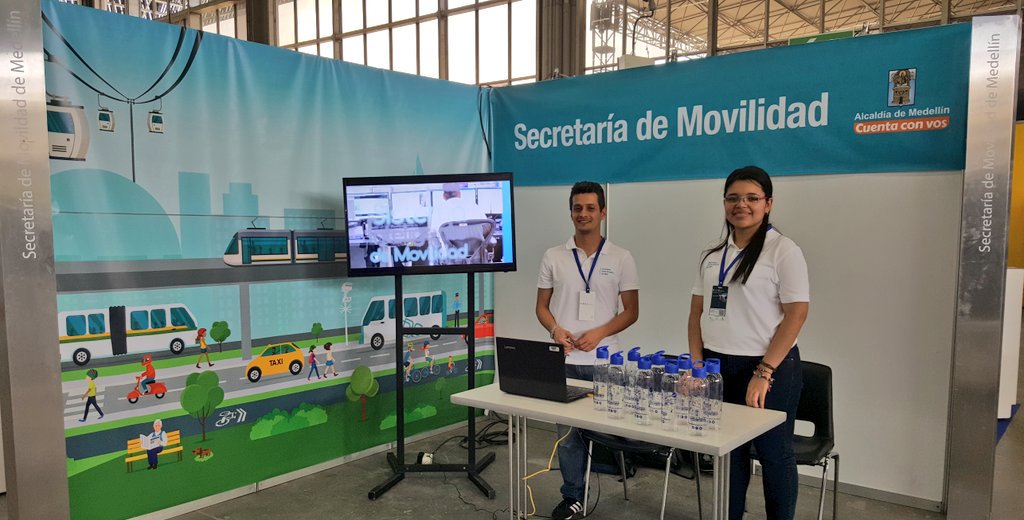 movilidad_med's tweet photo. La primera gran feria de drones en Medellín cuenta con expositores nacionales e internacionales, una gran oportunidad en temas de innovación y tecnología para dar a conocer nuestro Centro de Control de Tránsito.
#CODE2018 https://t.co/s33rn8ChnN