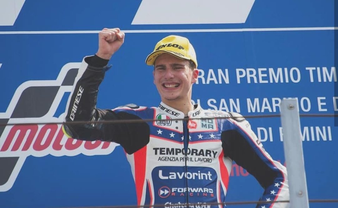 inostripiloti's tweet photo. #doyouremember❓📷
Vincere per la prima volta,vincere a Misano..vincere davanti agli italiani,vincere davanti a i propri tifosi, abbandonarsi alla felicità davanti alla propria tribuna,alla propria famiglia. Vincere. #MisanoGp2016 #Balda7 ⚡l https://t.co/oUWu3LD6yw