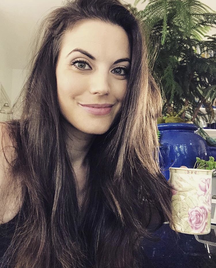 Meghan Ory France tweet media