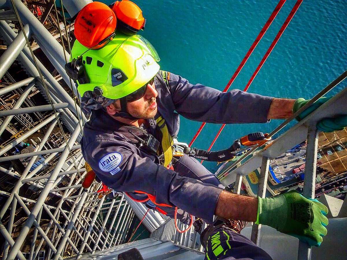 zinc anode replacement,Jackup Rig , Viuna co , Member 7038 O/T

Training@viuna.co

 #irata #viuna #petzl #iratainternational #rig #iratairan🇮🇷 #ropeaccess #rescue #petzlprofessional #work_at_height #jackup #towerclimber #training #ويونا #ايراتا #ايراتا_ايران #دسترسي_با_طناب