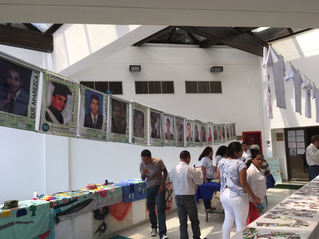 Felipe_BoteroE's tweet photo. Esto nos tiene que importar a todos! #Queaparezcan @DESEPAZ presente en la conmemoración del día de la desaparición forzada. Solidaridad con las familias y compromiso a mejorar la búsqueda https://t.co/R4pzSccGHw