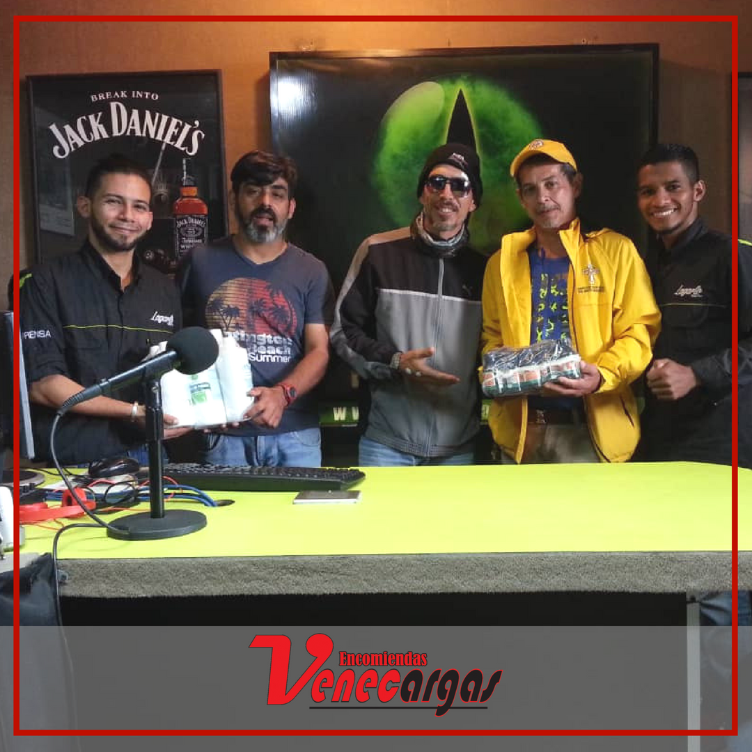 venecargas's tweet photo. Encomiendas Venecargas aportó su granito de arena!! 😀 y nuestros aliados @LagartoFM y @motamiguel13 fueron cómplices en esta noble tarea. La donación de medicinas fue recibida  por los amigos de Ministros Voluntarios quienes se encargaran de entregar los beneficios. https://t.co/oq3i8AyxS8
